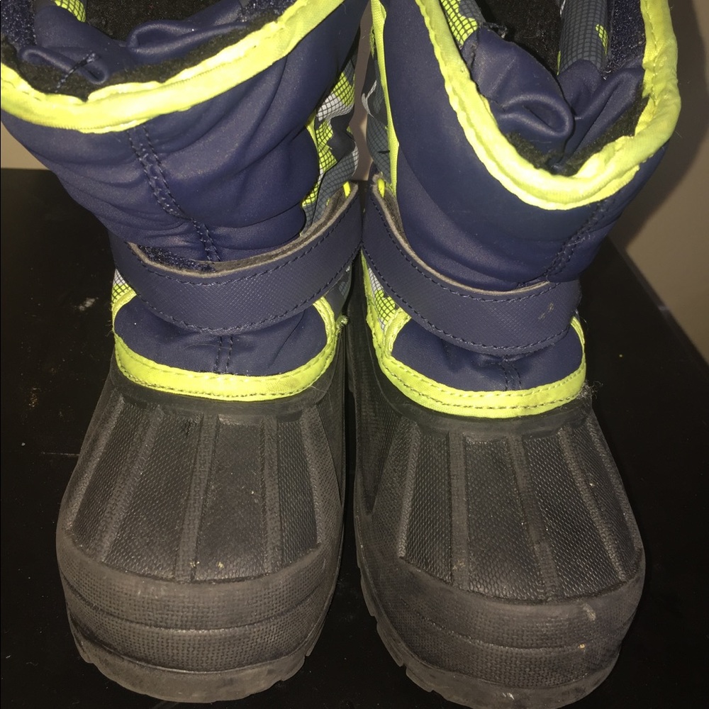 Snow boots